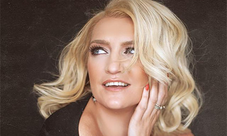 Amanda St John promo pic